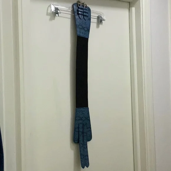 Blue and Black Faux Snakeskin S/M 34.75” Belt with Double Closure Silver Buckle - Picture 15 of 15